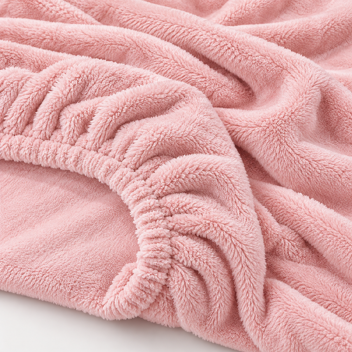 Tedi čaršav – detalj mekog roze plišanog materijala